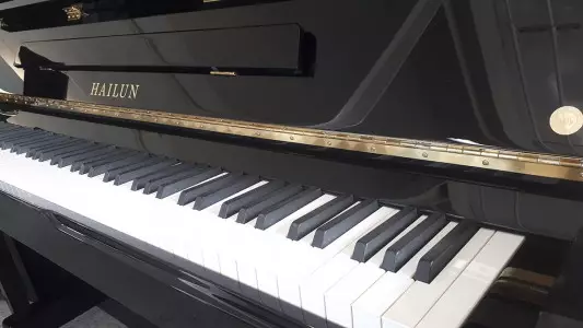 ویژگی و مشخصات پیانو آکوستیک هایلون HU125